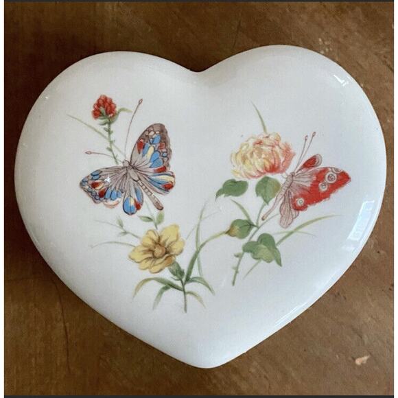 Vintage Takahashi Ceramic Porcelain Trinket Box Heart Shaped Butterflies Flowers - Picture 1 of 7